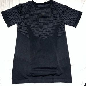 Onyx Gymshark T shirt Size Small Preowned